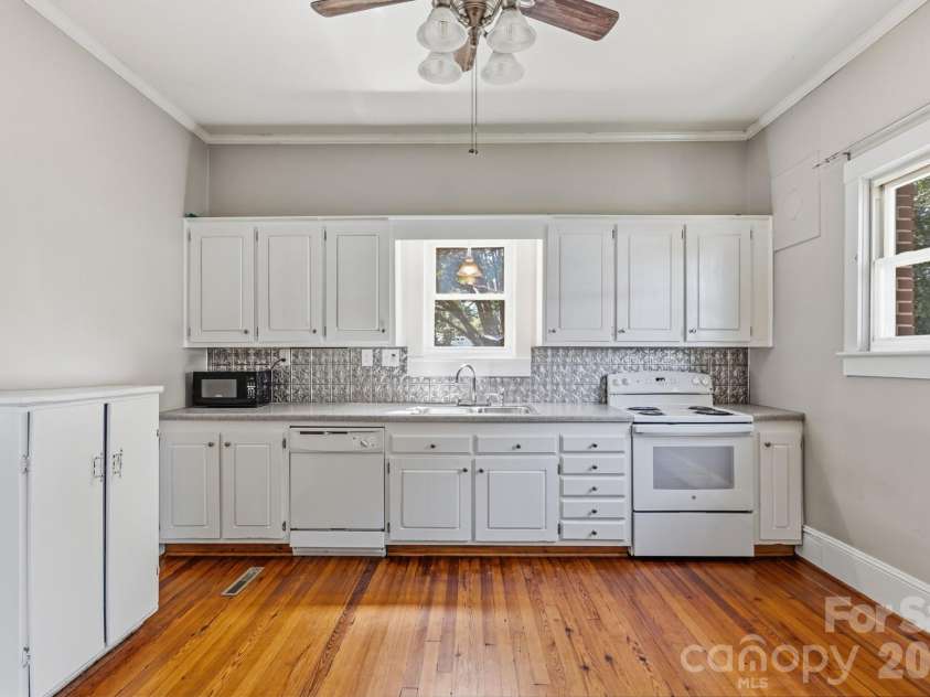 401 Ridge Avenue, Kannapolis, NC 28083.  MLS# CAR4409962, YatesRealty ID 45265. 