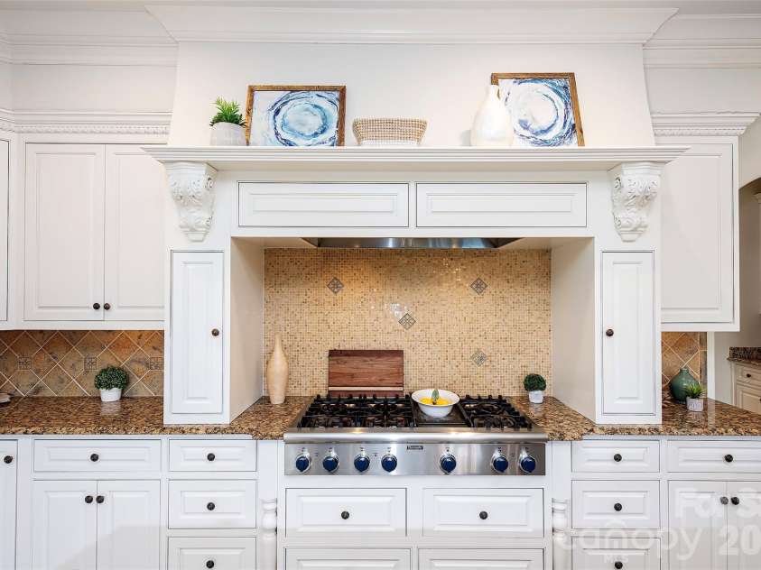 14905 Mcleary Circle, Charlotte, NC 28277.  MLS# CAR4410843, YatesRealty ID 45266. Gourmet kitchen features a 6-burner Viking gas range with built-in grill, warming drawers, and a beautiful statement hood.
