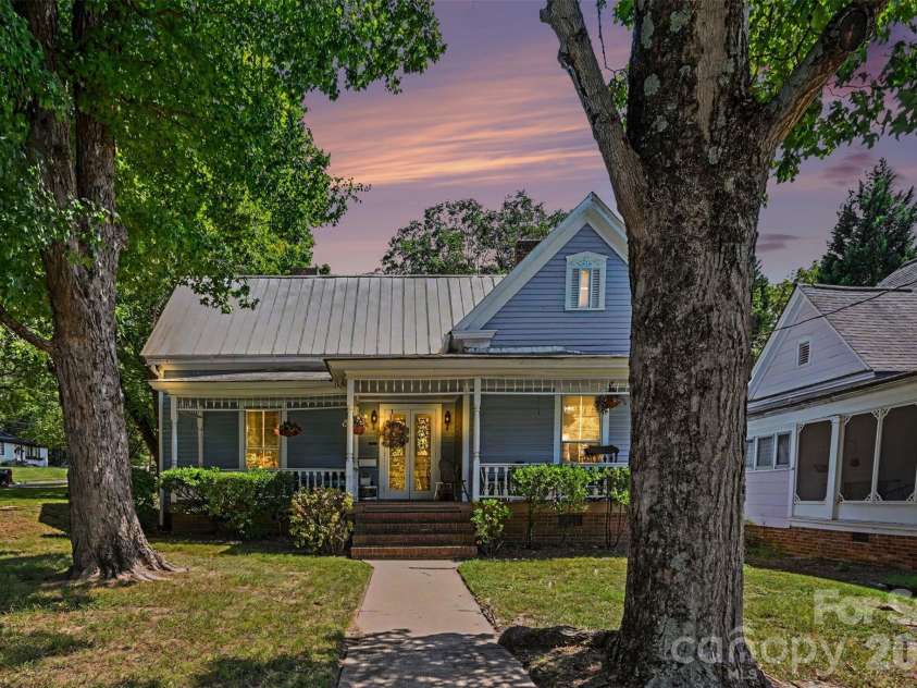 821 MAIN Street, Salisbury, NC 28144.  MLS# CAR4407765, YatesRealty ID 45267. 