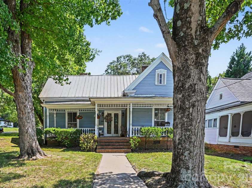 821 MAIN Street, Salisbury, NC 28144.  MLS# CAR4407765, YatesRealty ID 45267. 