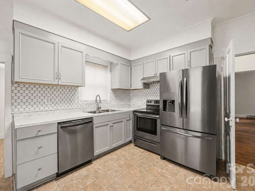 821 MAIN Street, Salisbury, NC 28144.  MLS# CAR4407765, YatesRealty ID 45267. 
