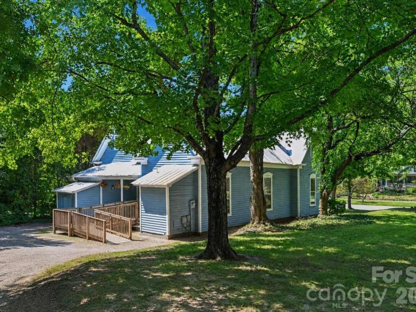 821 MAIN Street, Salisbury, NC 28144.  MLS# CAR4407765, YatesRealty ID 45267. 