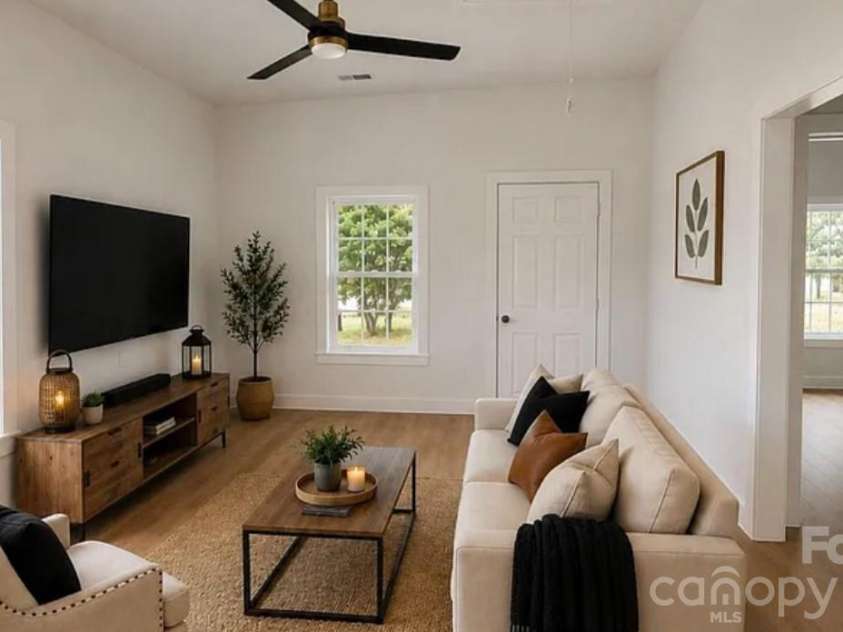 207 Chestnut Street, Gaffney, SC 29340.  MLS# CAR4409310, YatesRealty ID 45268. 
