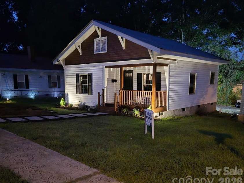 207 Chestnut Street, Gaffney, SC 29340.  MLS# CAR4409310, YatesRealty ID 45268. 