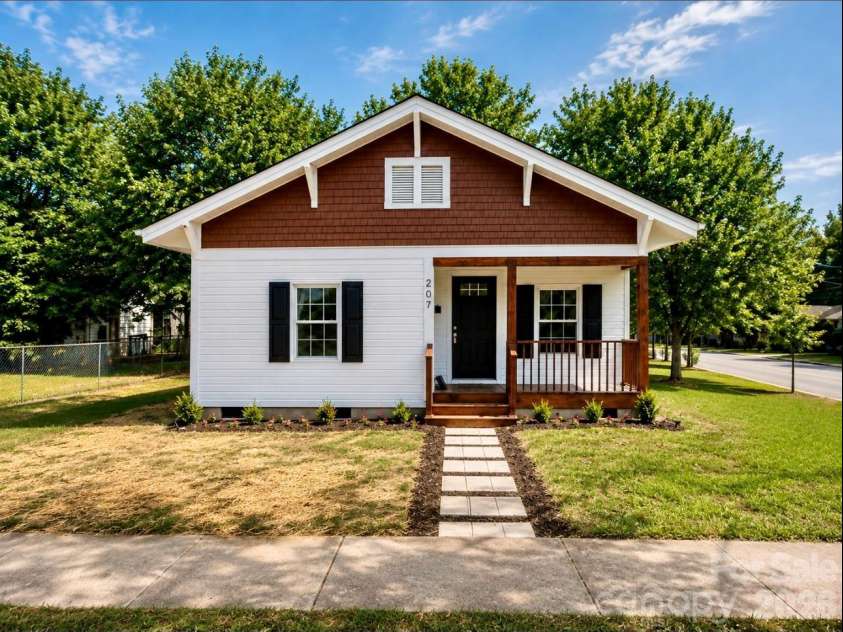 207 Chestnut Street, Gaffney, SC 29340.  MLS# CAR4409310, YatesRealty ID 45268. 