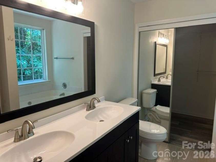 9022 Brad Court, Matthews, NC 28104.  MLS# CAR4407357, YatesRealty ID 45269. 
