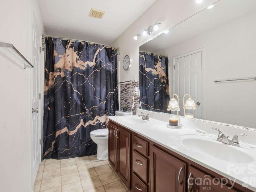 8376 Rudolph Road, Charlotte, NC 28216.  MLS# CAR4335074, YatesRealty ID 4527. 