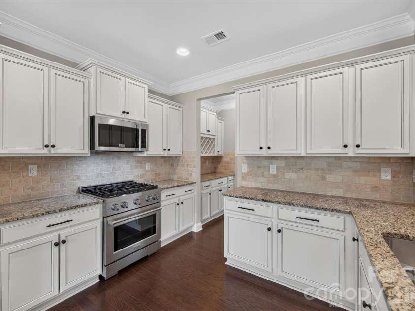6403 Torrence Trace Drive, Huntersville, NC 28078.  MLS# CAR4409245, YatesRealty ID 45270. 