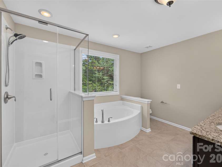 6403 Torrence Trace Drive, Huntersville, NC 28078.  MLS# CAR4409245, YatesRealty ID 45270. 