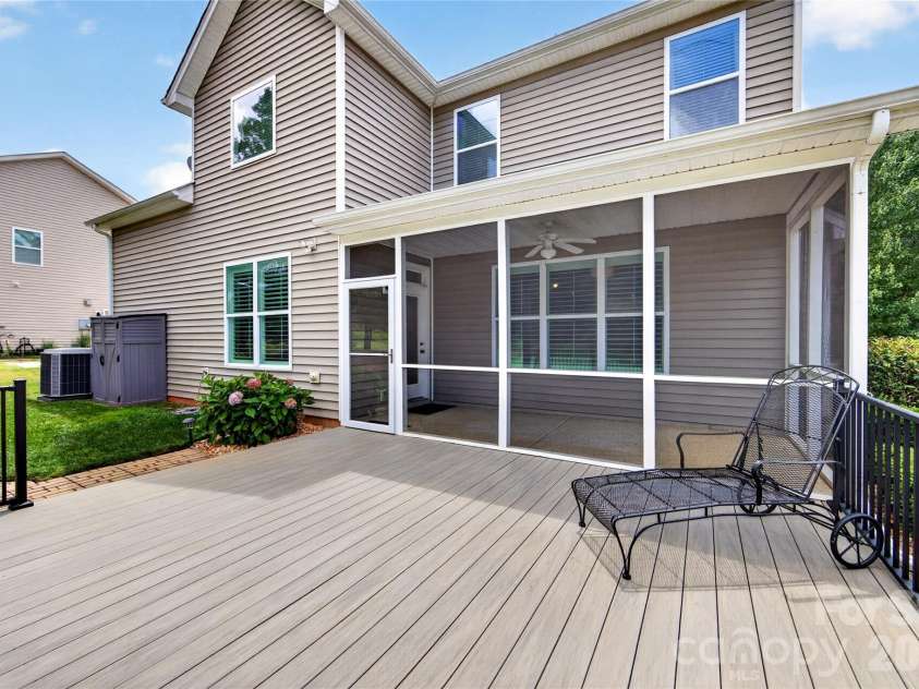 6403 Torrence Trace Drive, Huntersville, NC 28078.  MLS# CAR4409245, YatesRealty ID 45270. 