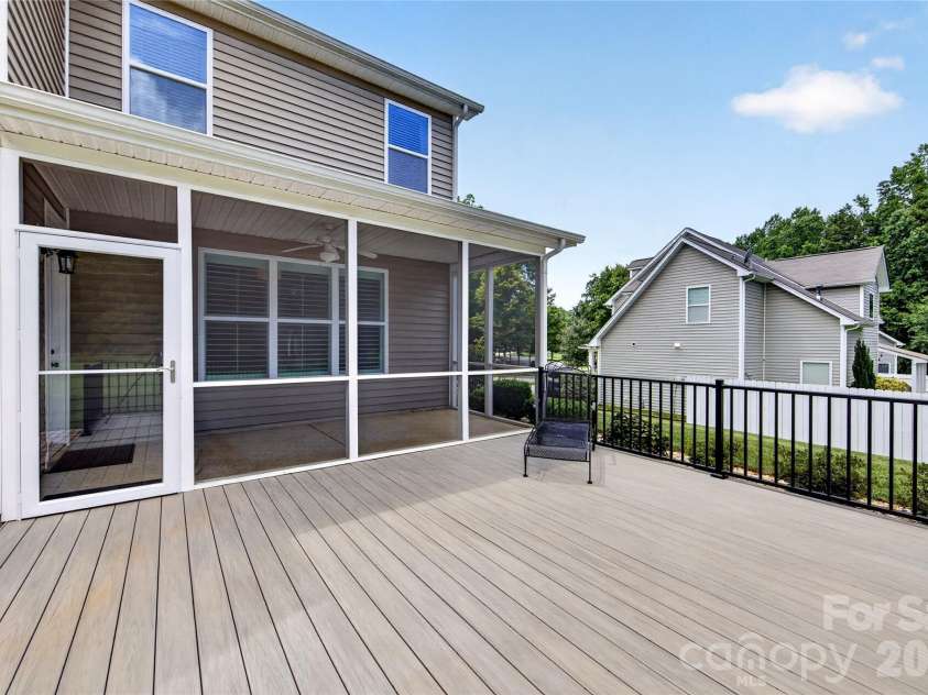 6403 Torrence Trace Drive, Huntersville, NC 28078.  MLS# CAR4409245, YatesRealty ID 45270. 