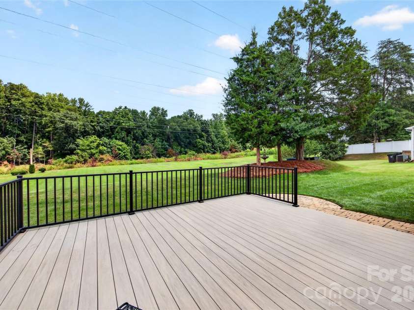 6403 Torrence Trace Drive, Huntersville, NC 28078.  MLS# CAR4409245, YatesRealty ID 45270. 