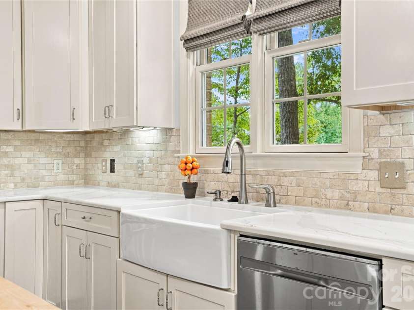 7768 Burning Ridge Drive, Stanley, NC 28164.  MLS# CAR4411753, YatesRealty ID 45272. A Kitchen Made to Entertain