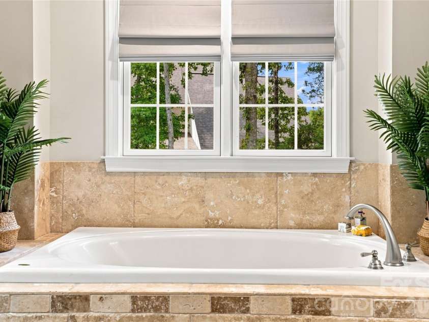7768 Burning Ridge Drive, Stanley, NC 28164.  MLS# CAR4411753, YatesRealty ID 45272. Soaking tub for those long days