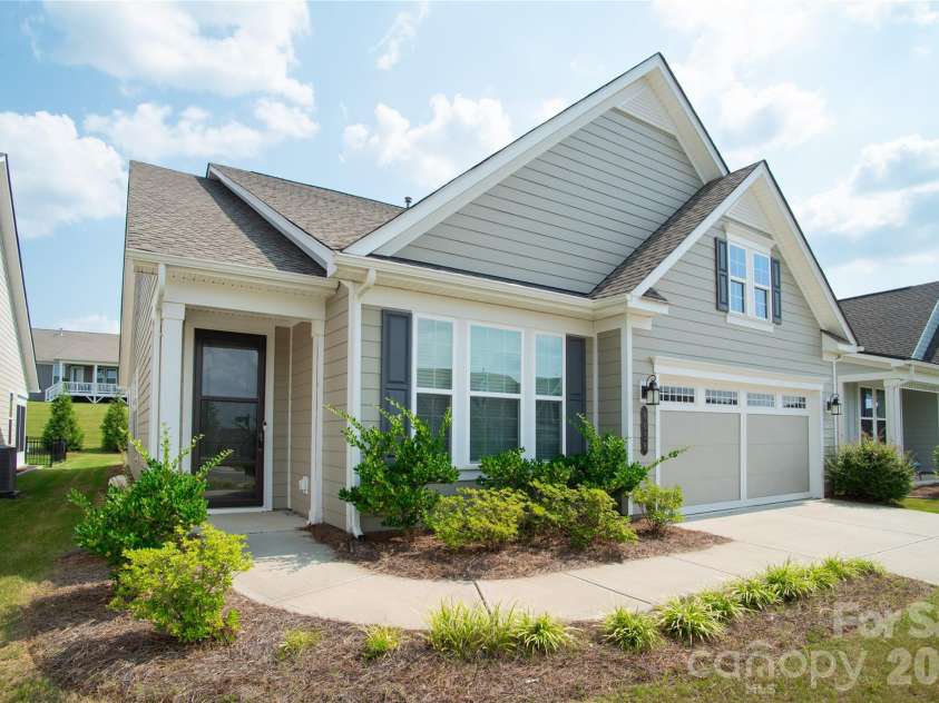 9038 Daring Court, Charlotte, NC 28215.  MLS# CAR4415676, YatesRealty ID 45273. 