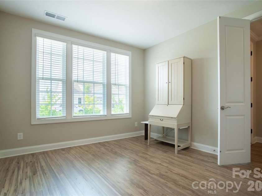 9038 Daring Court, Charlotte, NC 28215.  MLS# CAR4415676, YatesRealty ID 45273. Office