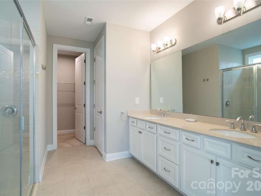 9038 Daring Court, Charlotte, NC 28215.  MLS# CAR4415676, YatesRealty ID 45273. Primary Suite