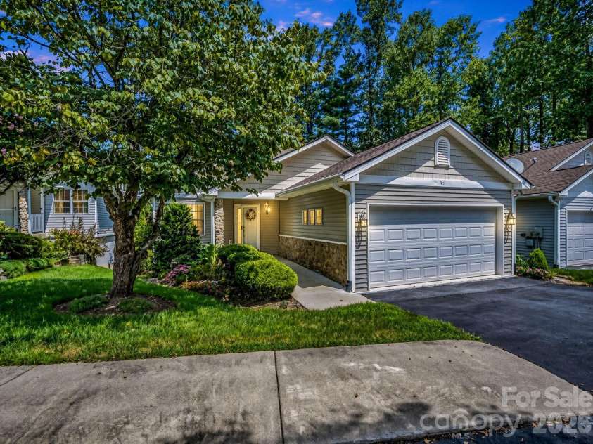 311 Ewarts Hill Road, Hendersonville, NC 28739.  MLS# CAR4414180, YatesRealty ID 45274. 