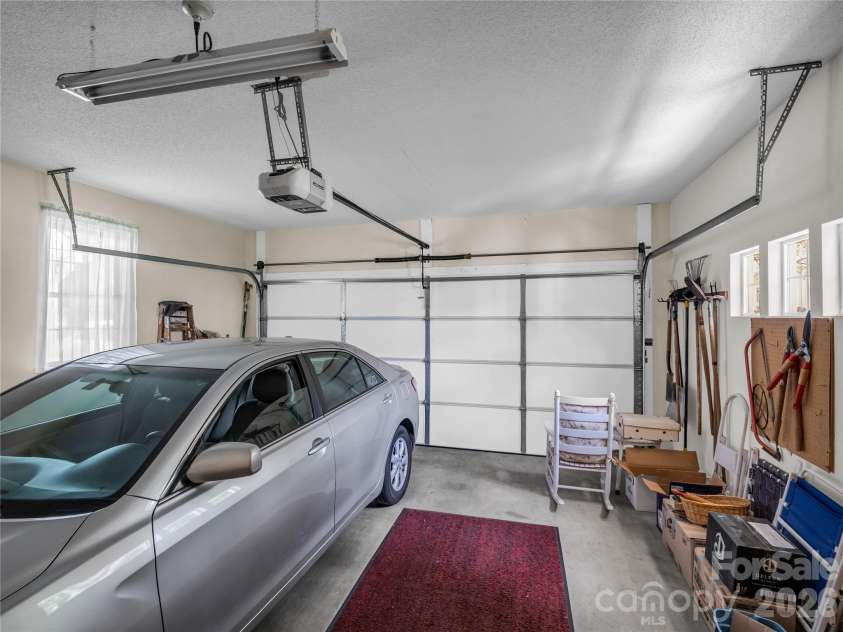 311 Ewarts Hill Road, Hendersonville, NC 28739.  MLS# CAR4414180, YatesRealty ID 45274. Garage inside