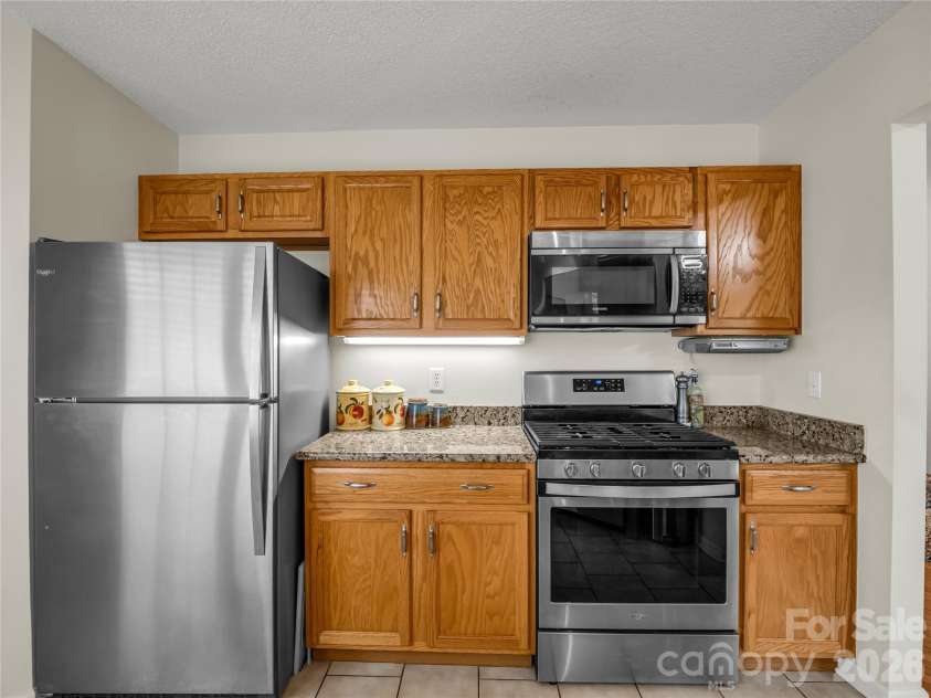 311 Ewarts Hill Road, Hendersonville, NC 28739.  MLS# CAR4414180, YatesRealty ID 45274. Kitchen Refrigerator, range/microwwave