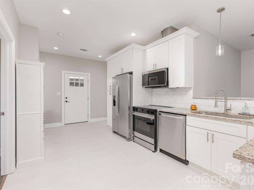 308 Sacco Street, Belmont, NC 28012.  MLS# CAR4415455, YatesRealty ID 45275. Kitchen