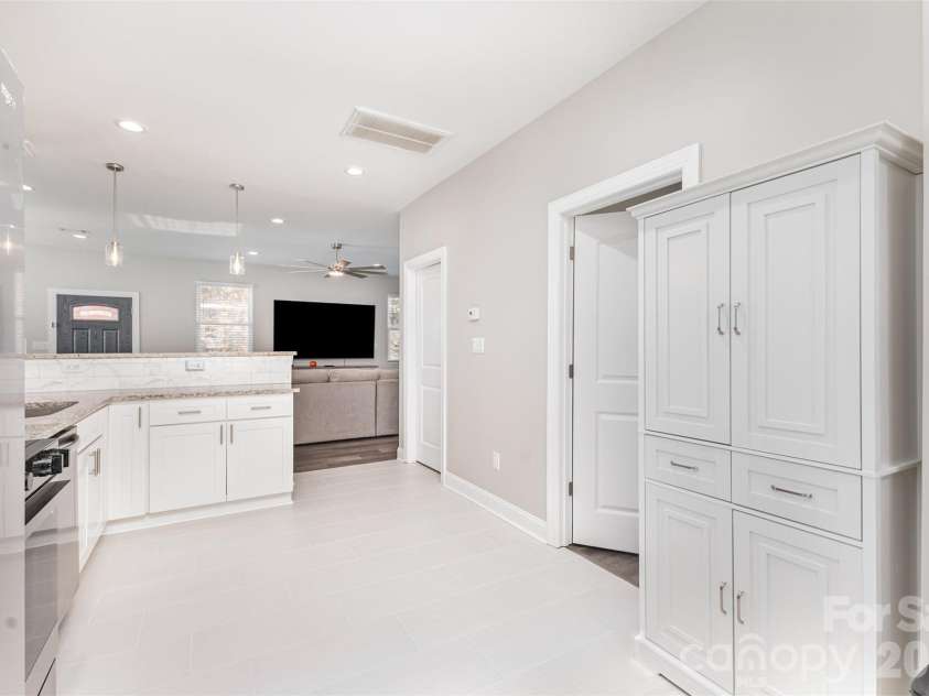 308 Sacco Street, Belmont, NC 28012.  MLS# CAR4415455, YatesRealty ID 45275. Kitchen