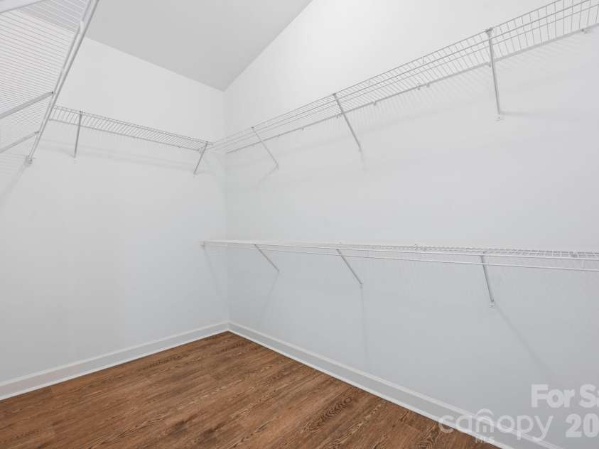 16648 Amberside Road, Cornelius, NC 28031.  MLS# CAR4414323, YatesRealty ID 45276. Primary large walk in closet