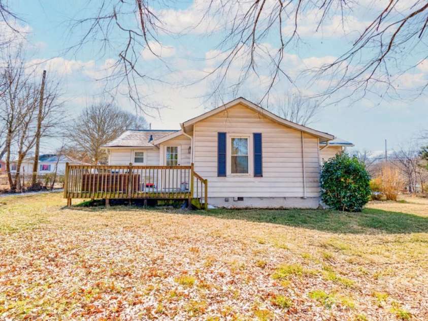 403 Whitener Street, Shelby, NC 28152.  MLS# CAR4341963, YatesRealty ID 4528. 