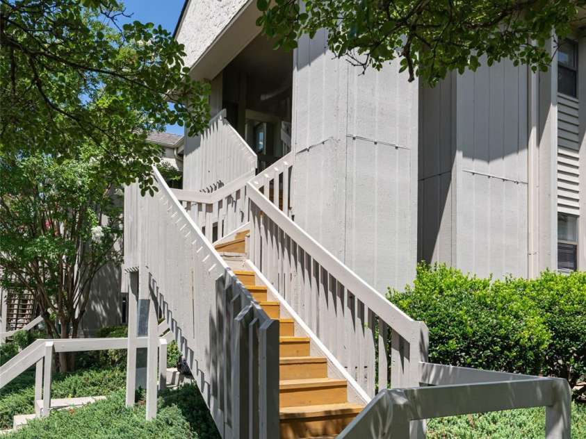1406 Abbey Circle, Asheville, NC 28805.  MLS# CAR4415355, YatesRealty ID 45281. 