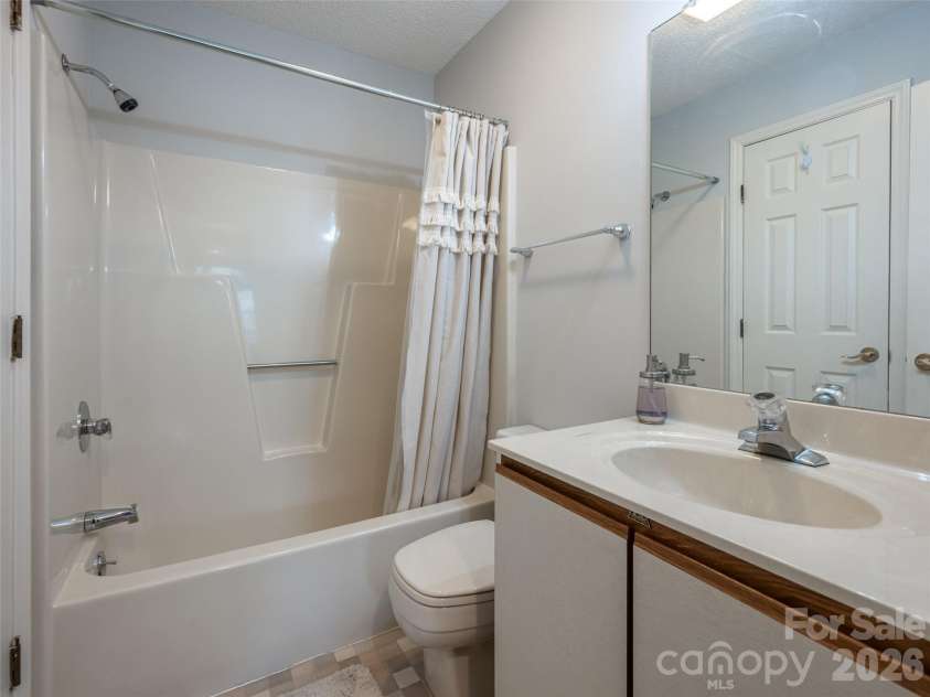 1406 Abbey Circle, Asheville, NC 28805.  MLS# CAR4415355, YatesRealty ID 45281. 