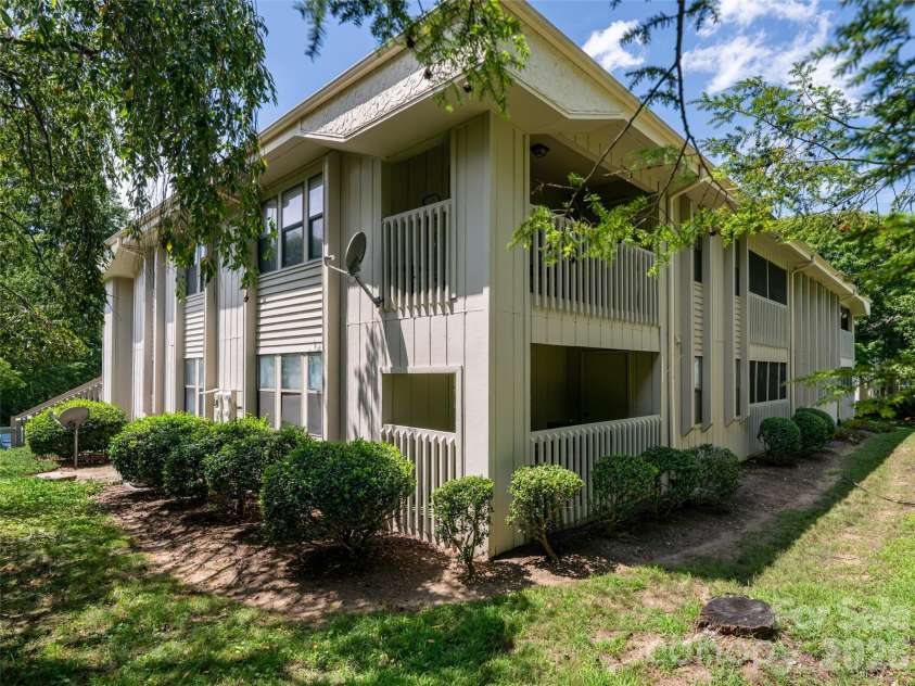 1406 Abbey Circle, Asheville, NC 28805.  MLS# CAR4415355, YatesRealty ID 45281. 
