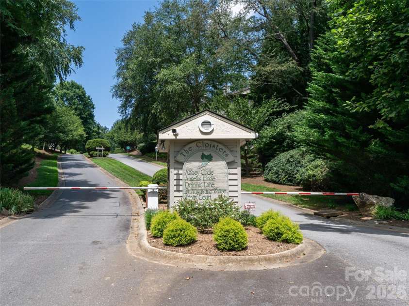1406 Abbey Circle, Asheville, NC 28805.  MLS# CAR4415355, YatesRealty ID 45281. 