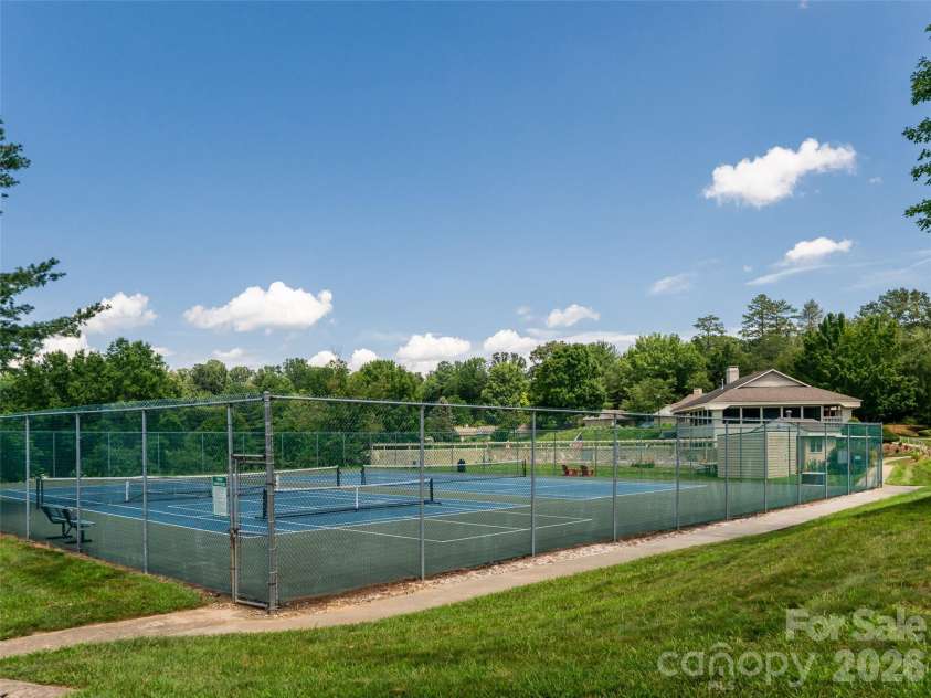 1406 Abbey Circle, Asheville, NC 28805.  MLS# CAR4415355, YatesRealty ID 45281. 