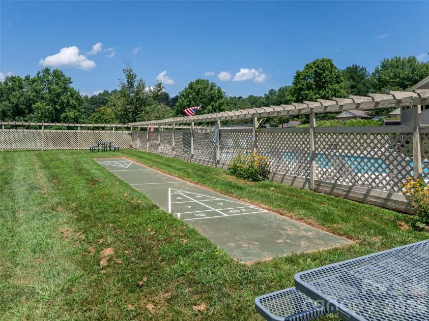 1406 Abbey Circle, Asheville, NC 28805.  MLS# CAR4415355, YatesRealty ID 45281. 