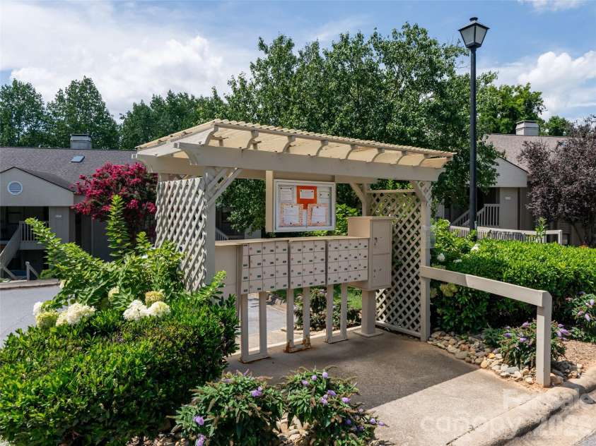 1406 Abbey Circle, Asheville, NC 28805.  MLS# CAR4415355, YatesRealty ID 45281. 