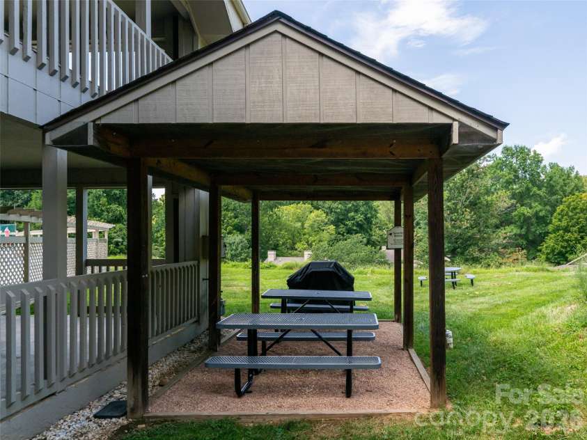 1406 Abbey Circle, Asheville, NC 28805.  MLS# CAR4415355, YatesRealty ID 45281. Community picnic area