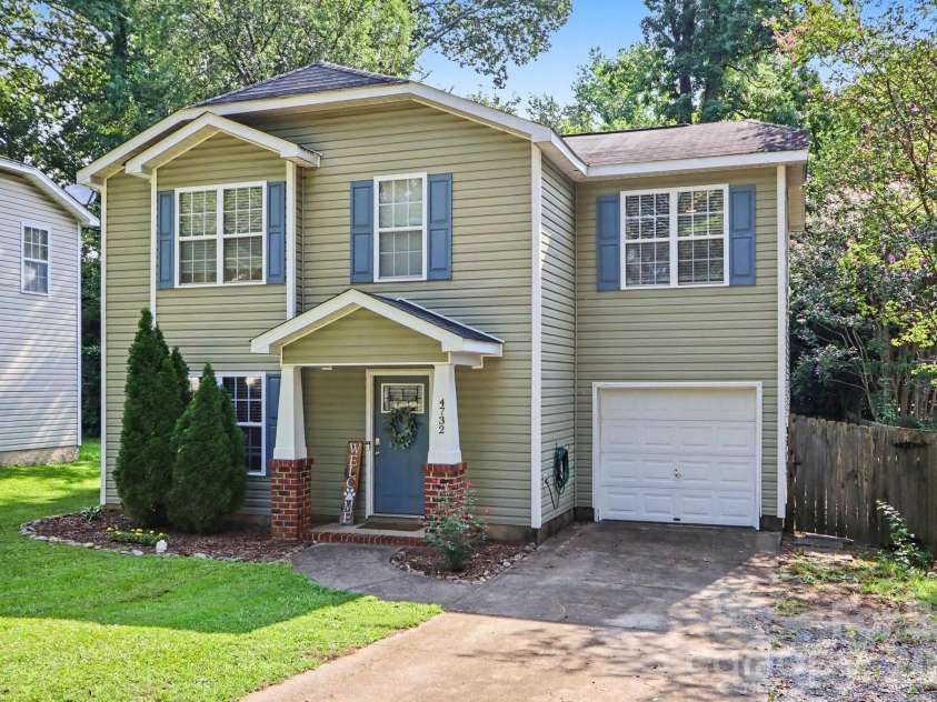 4732 Grasset Avenue, Charlotte, NC 28269.  MLS# CAR4414728, YatesRealty ID 45283. 