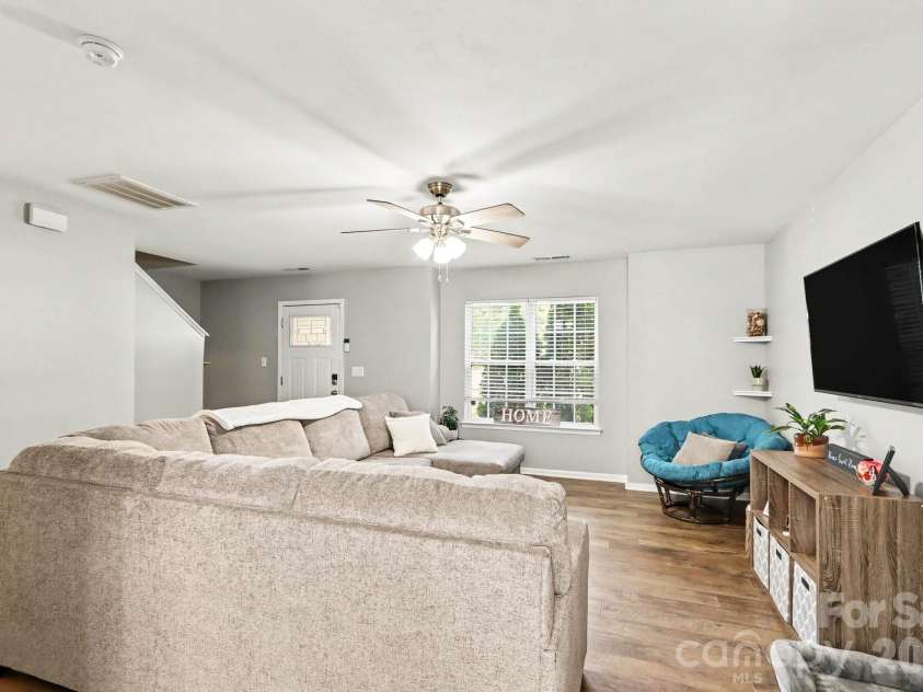 4732 Grasset Avenue, Charlotte, NC 28269.  MLS# CAR4414728, YatesRealty ID 45283. 