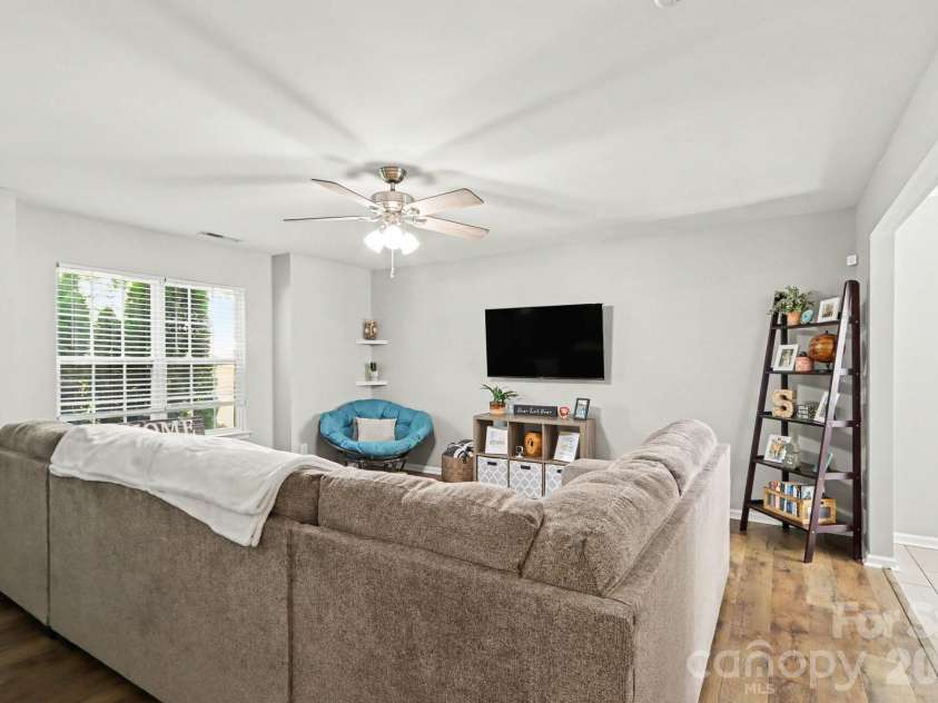 4732 Grasset Avenue, Charlotte, NC 28269.  MLS# CAR4414728, YatesRealty ID 45283. 