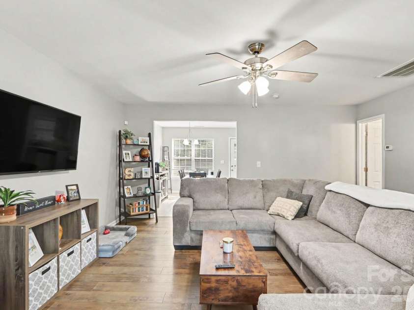 4732 Grasset Avenue, Charlotte, NC 28269.  MLS# CAR4414728, YatesRealty ID 45283. 