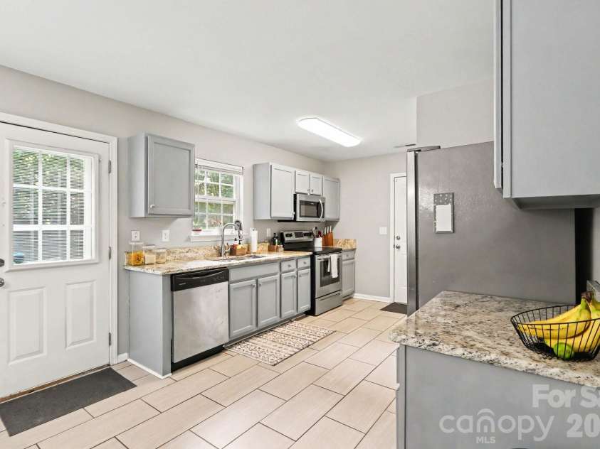 4732 Grasset Avenue, Charlotte, NC 28269.  MLS# CAR4414728, YatesRealty ID 45283. 