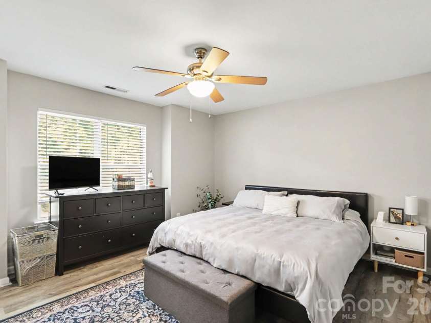 4732 Grasset Avenue, Charlotte, NC 28269.  MLS# CAR4414728, YatesRealty ID 45283. 