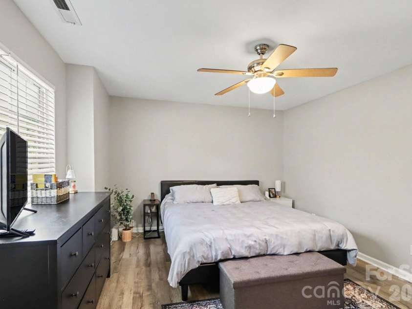 4732 Grasset Avenue, Charlotte, NC 28269.  MLS# CAR4414728, YatesRealty ID 45283. 
