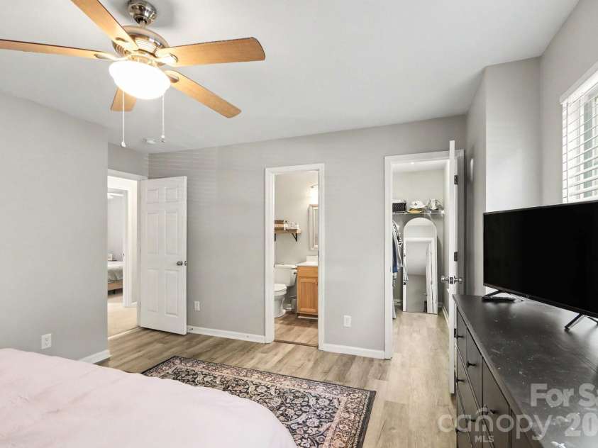 4732 Grasset Avenue, Charlotte, NC 28269.  MLS# CAR4414728, YatesRealty ID 45283. 