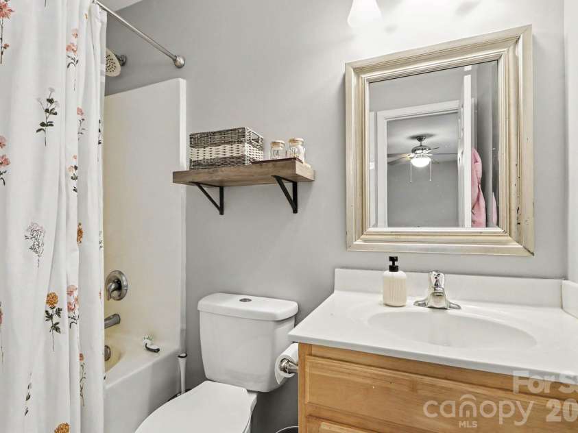 4732 Grasset Avenue, Charlotte, NC 28269.  MLS# CAR4414728, YatesRealty ID 45283. 