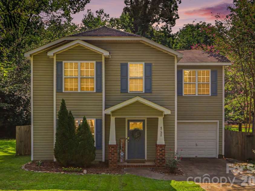 4732 Grasset Avenue, Charlotte, NC 28269.  MLS# CAR4414728, YatesRealty ID 45283. 