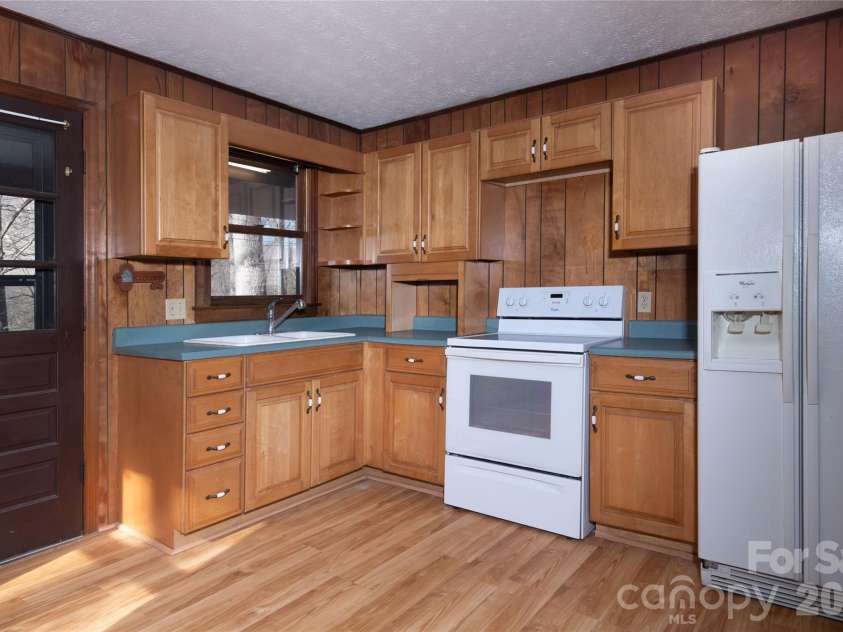 87 Sassafras Lane, Maggie Valley, NC 28751.  MLS# CAR4372695, YatesRealty ID 45284. 