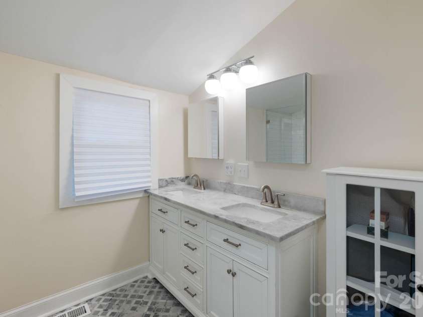 1208 Phillips Court, Gastonia, NC 28052.  MLS# CAR4416544, YatesRealty ID 45285. 