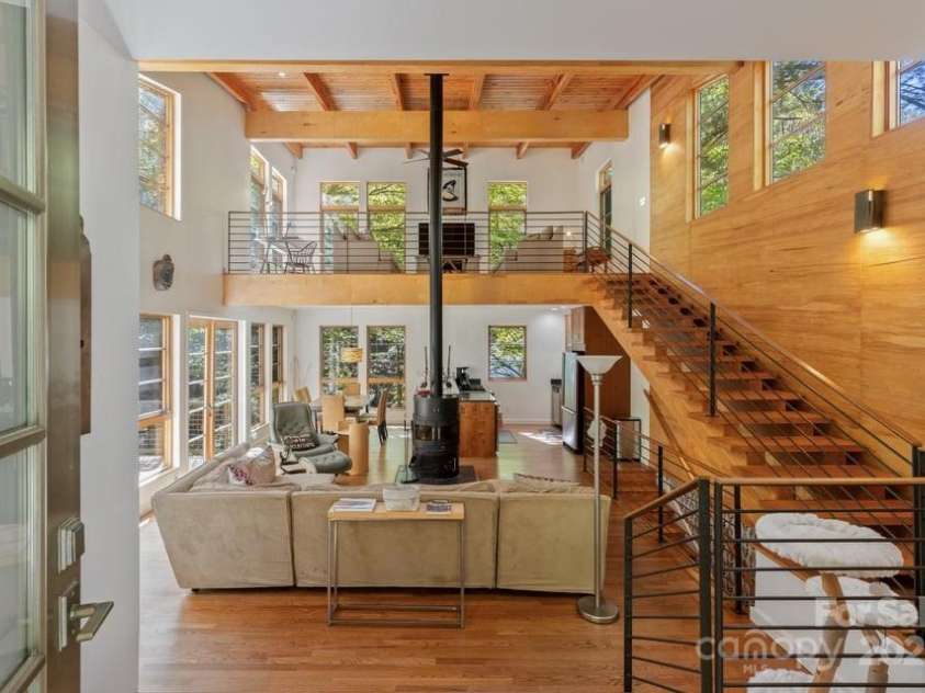 187 Big Buck Road, Highlands, NC 28741.  MLS# CAR4317414, YatesRealty ID 45286. Great Room