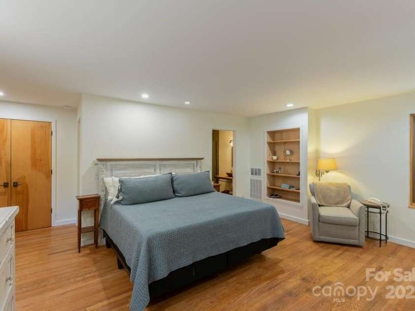 187 Big Buck Road, Highlands, NC 28741.  MLS# CAR4317414, YatesRealty ID 45286. Primary Ensuite